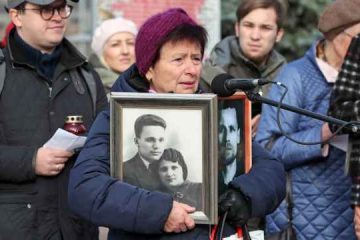 În fața Curții Supreme s-au adunat mai mulți protestatar